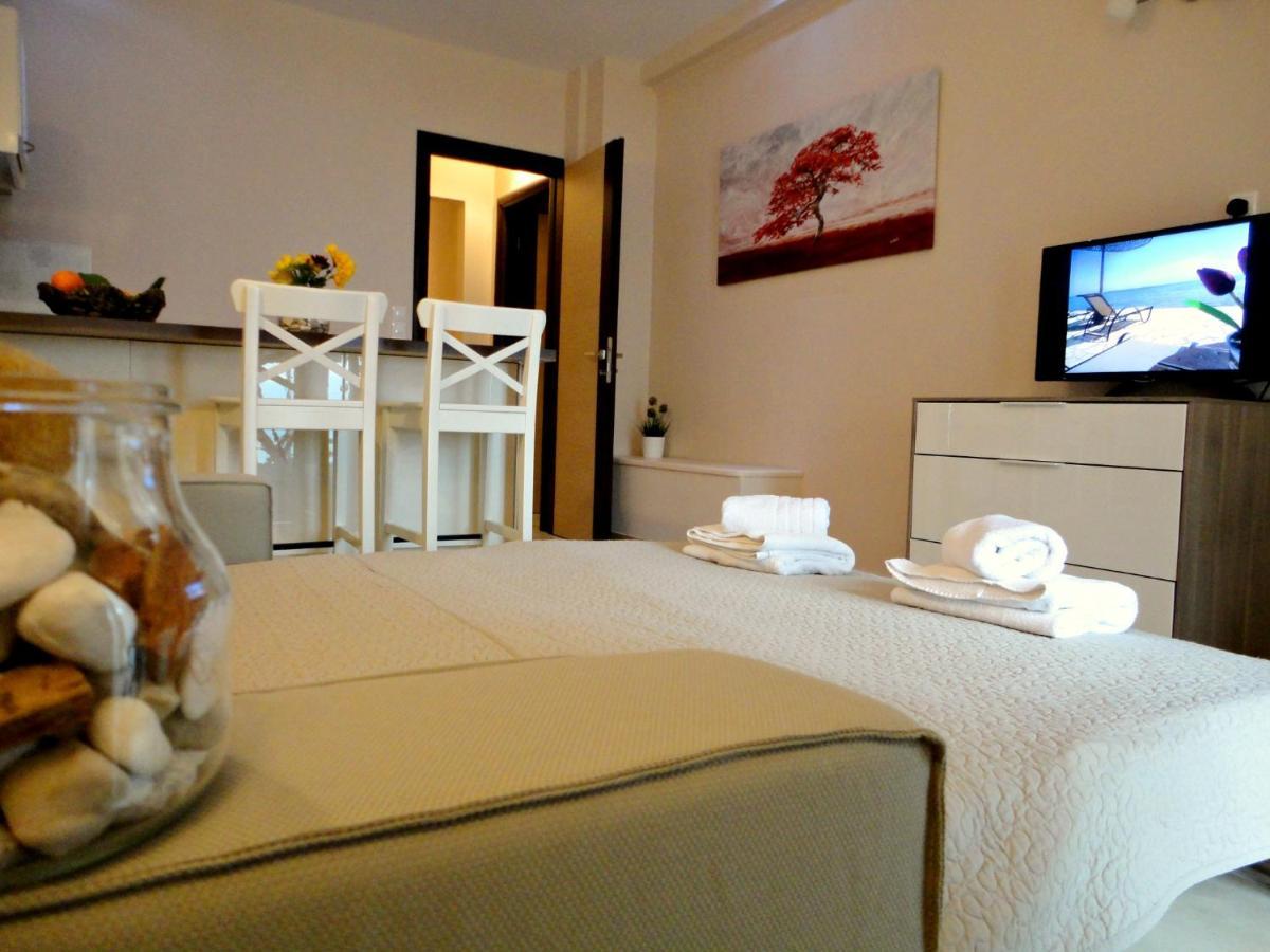 Galini Beach Studios And Penthouse Mesongí المظهر الخارجي الصورة