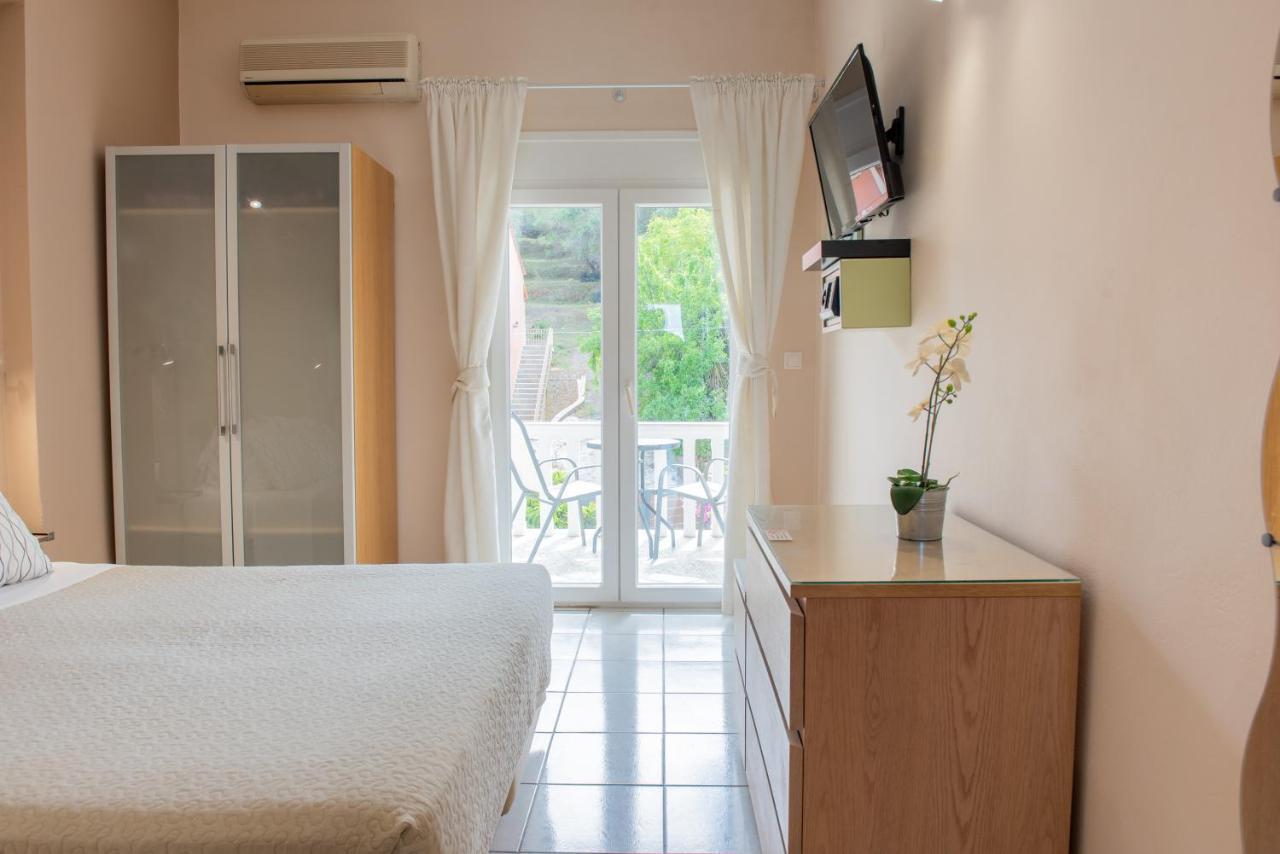 Galini Beach Studios And Penthouse Mesongí المظهر الخارجي الصورة